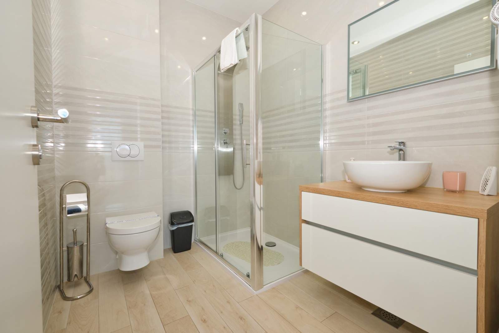 En-suite bathroom