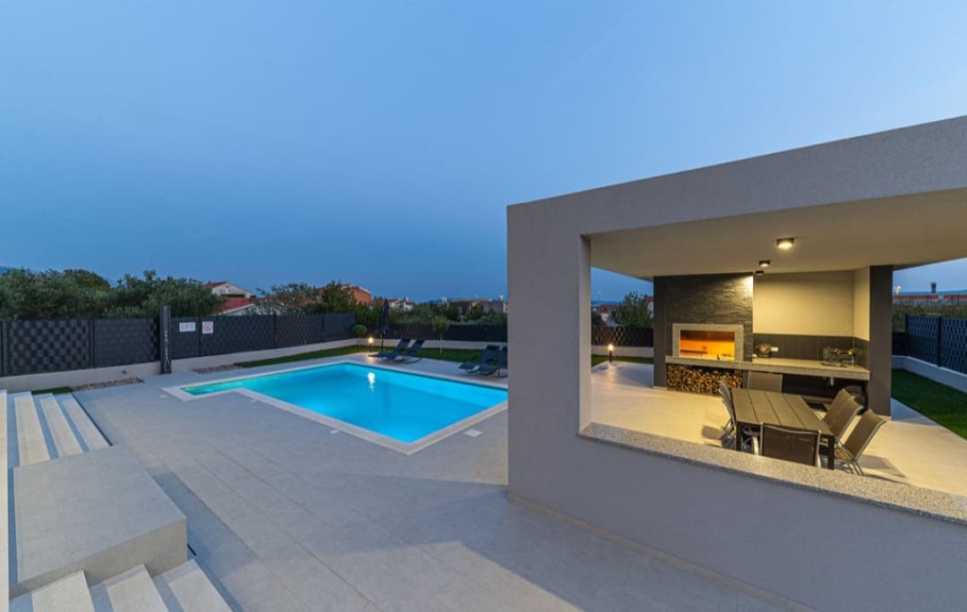 Outdoor kitchen